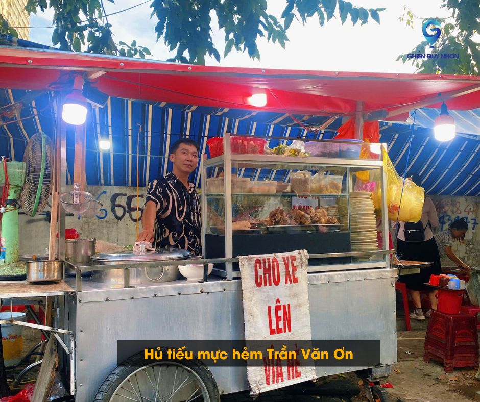 Hủ tiếu mực hẻm Trần Văn Ơn